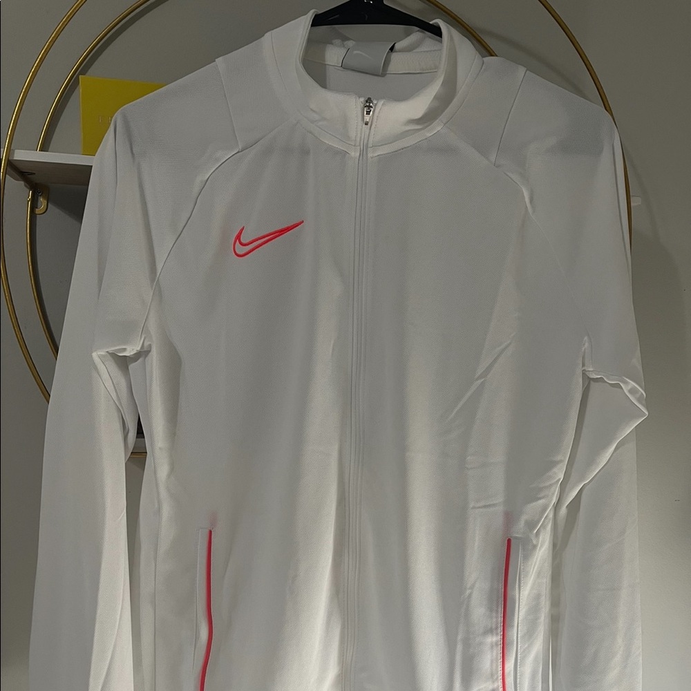 White Nike Jogging Suit